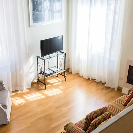 Via Rusconi 10 - Bymyhomeincomo * Como