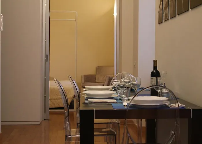 Via Rusconi 10 - Bymyhomeincomo * Como