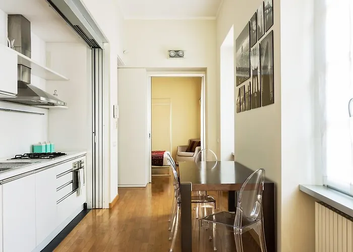 Via Rusconi 10 - Bymyhomeincomo * Como